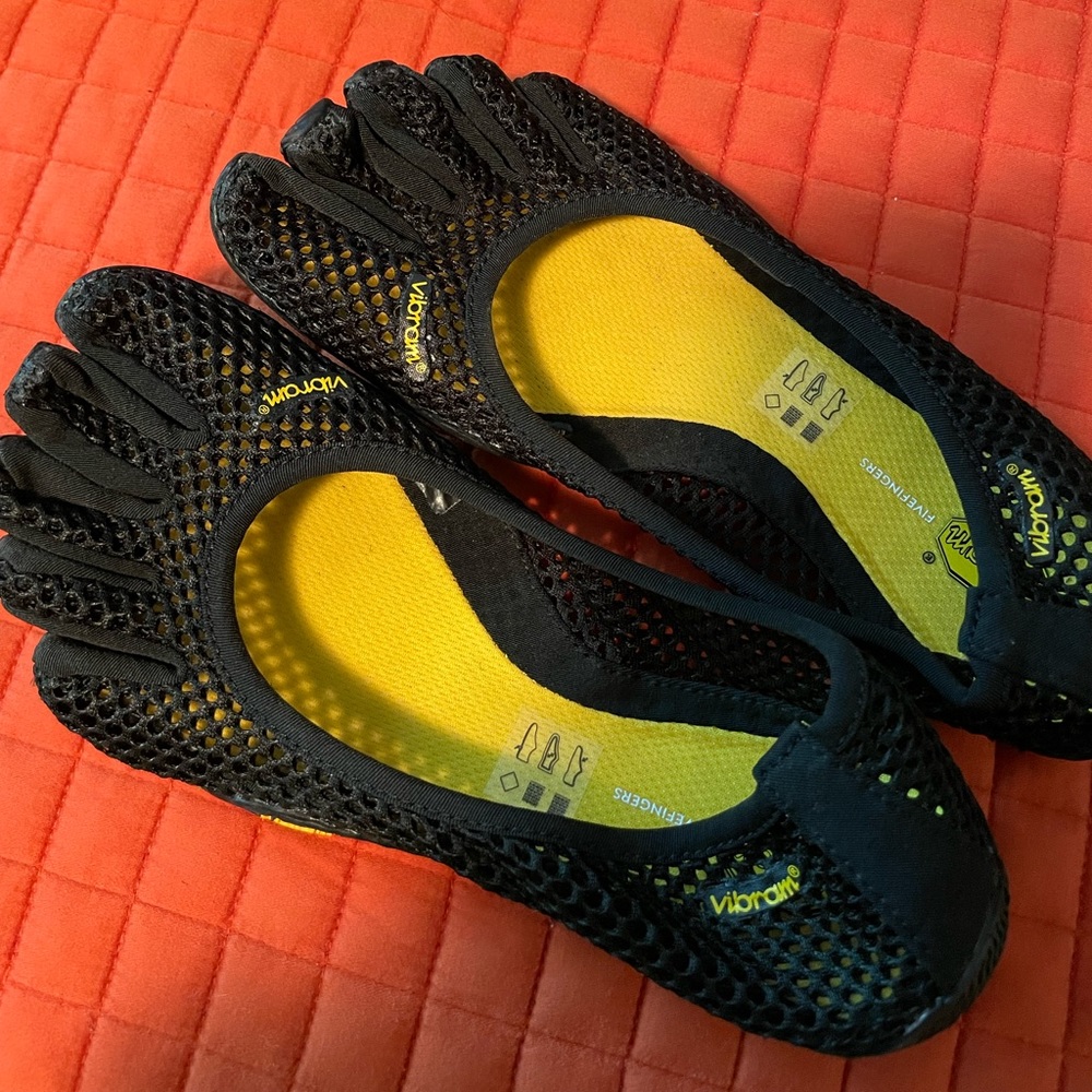 Vibram FiveFinger Vi-B Shoes, size 38 (US 7.5-8)